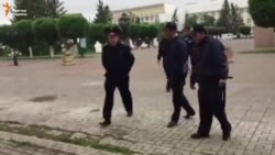 Репортёр Радио Свобода в Уральске снял на видео свое задержание