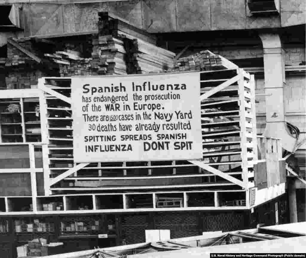 На плакате написано, что не надо плевать на землю. Надпись вывесили в октябре 1918 года на входе на тот самый завод морской авиации. Из всех городов США Филадельфия пострадала от испанки больше всего