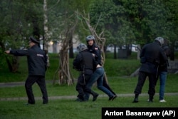 Протесты жителей Екатеринбурга против строительства храма в сквере, 14 мая 2019 года. Фото: AP